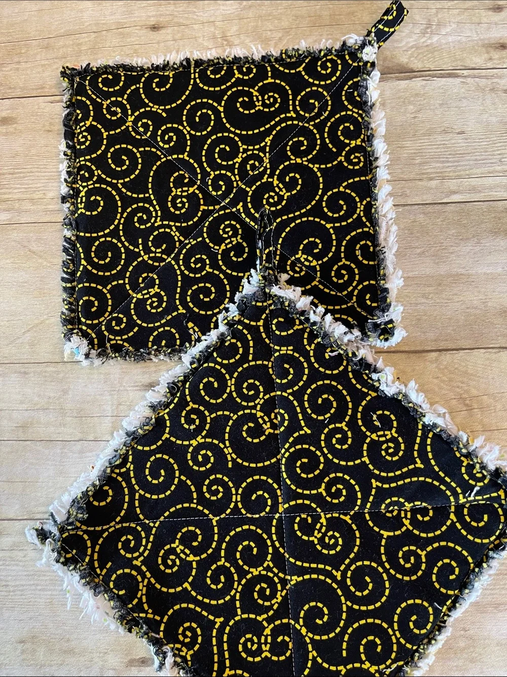 Rag Quilted Bees & Gnomes Hot Pad/Potholders Set of 2